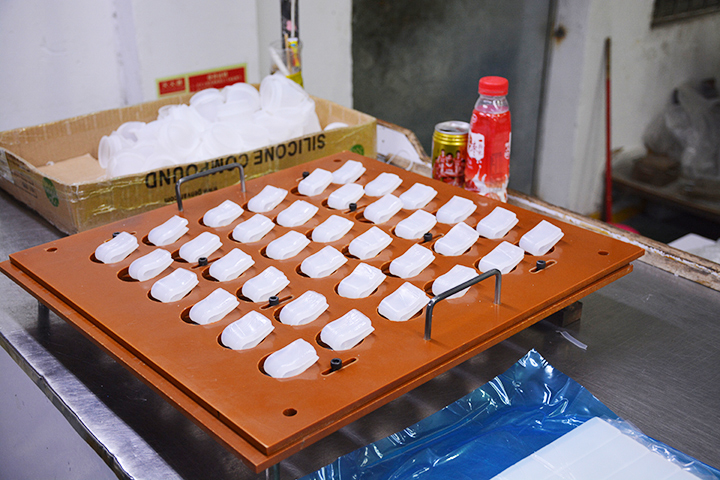 硅膠制品生產(chǎn)的時候有哪些問題,硅膠制品生產(chǎn)過程中的問題匯總