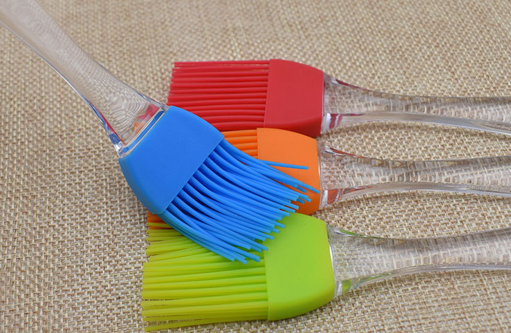 硅膠制品廠是如何生產(chǎn)硅膠刷子的，硅膠刷子的作用是什么